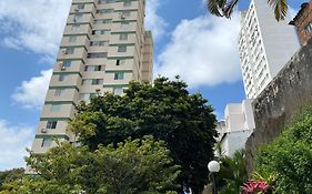 Apartamento perto de tudo em condomínio fechado.